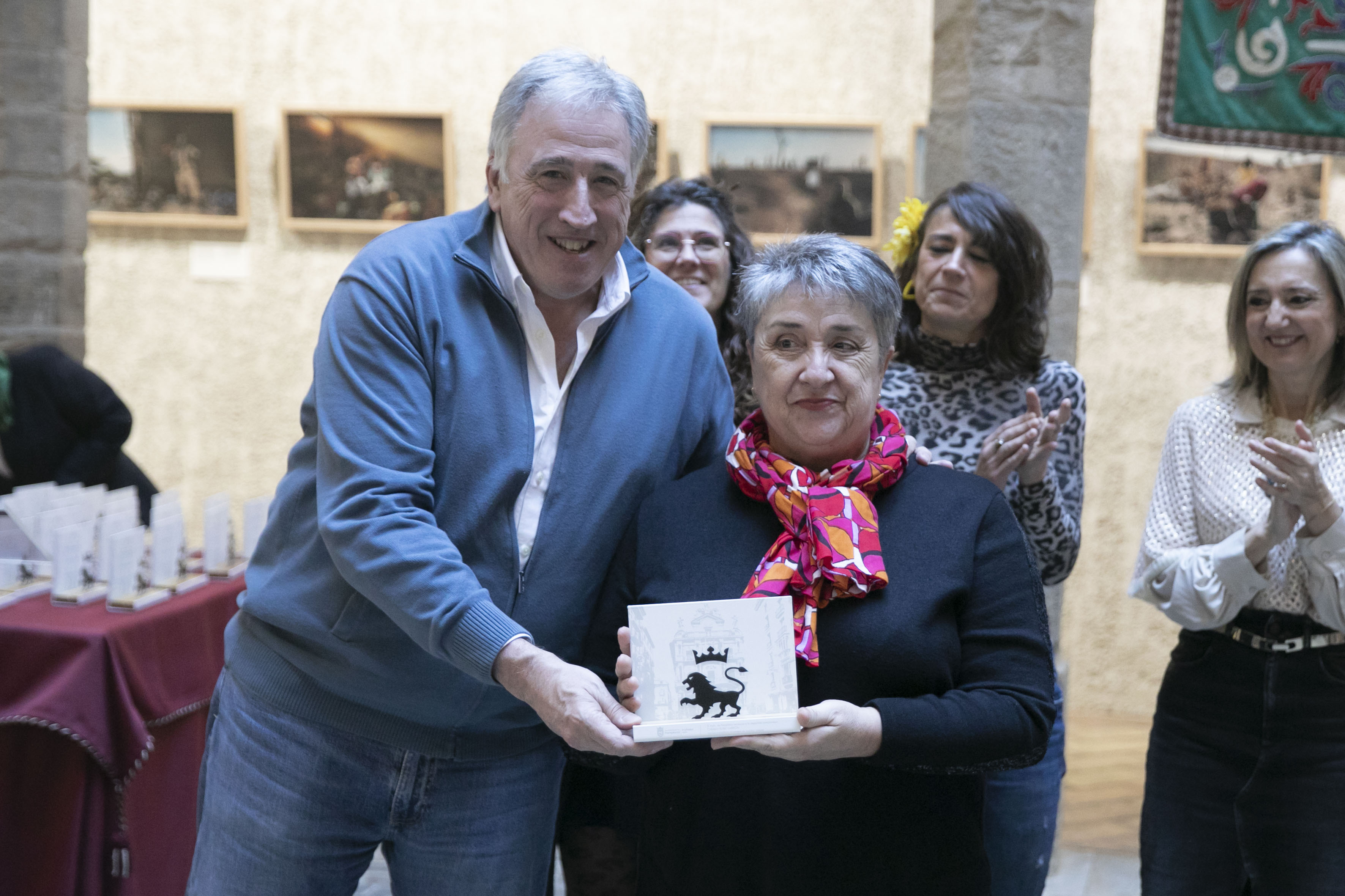 Pamplona homenajeó a 40 deportistas locales que han destacado especialmente por sus triunfos y méritos acreditados durante 2024